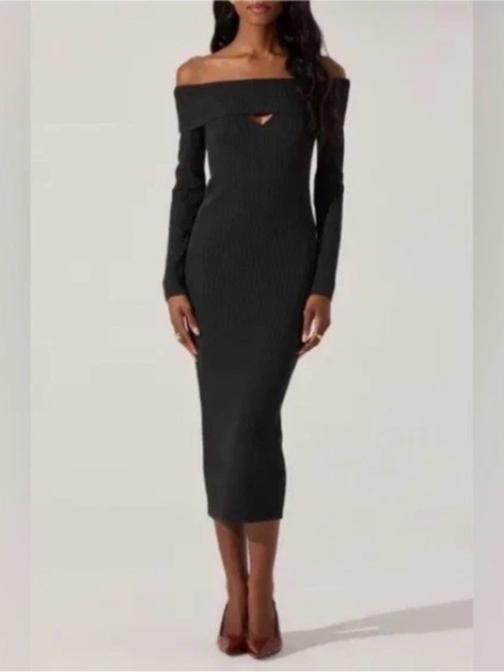 NWT ASTR THE LABEL SIZE SMALL Off-Shoulder Long Sleeve Midi Dress in Charcoal